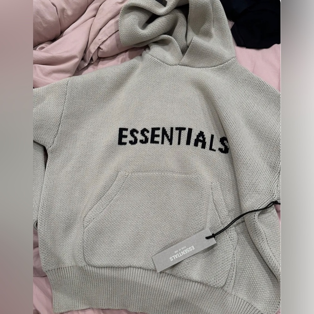 Essential hoodie
